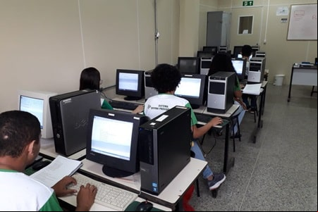 Alunos do curso de Informática básica